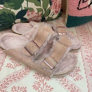 Preowned Birkenstock Arizona Genuine Shearling
Lined Sandal Women’s Size 39